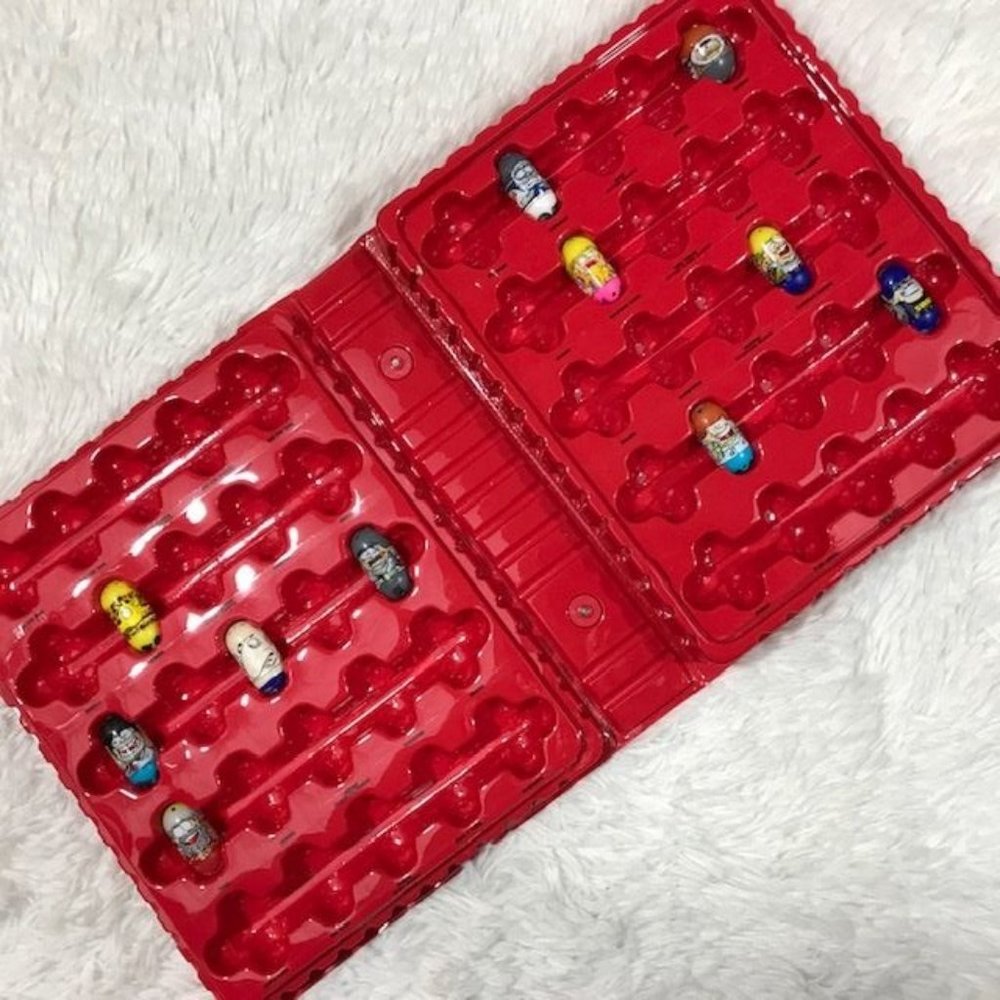 Mighty Beanz Red Collectors Case & 11 Mighty Beanz Set